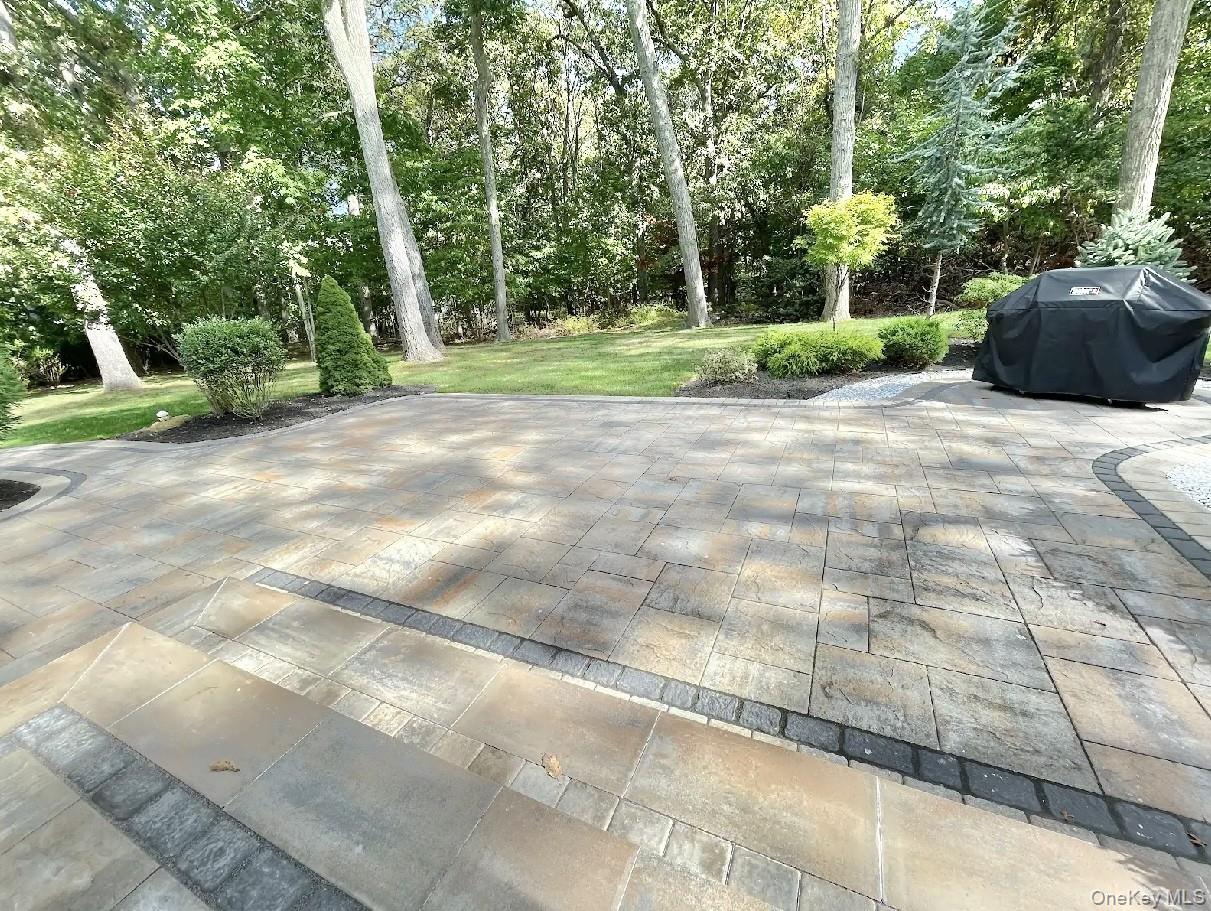 185 QUAKER Path, East Setauket, NY 11733