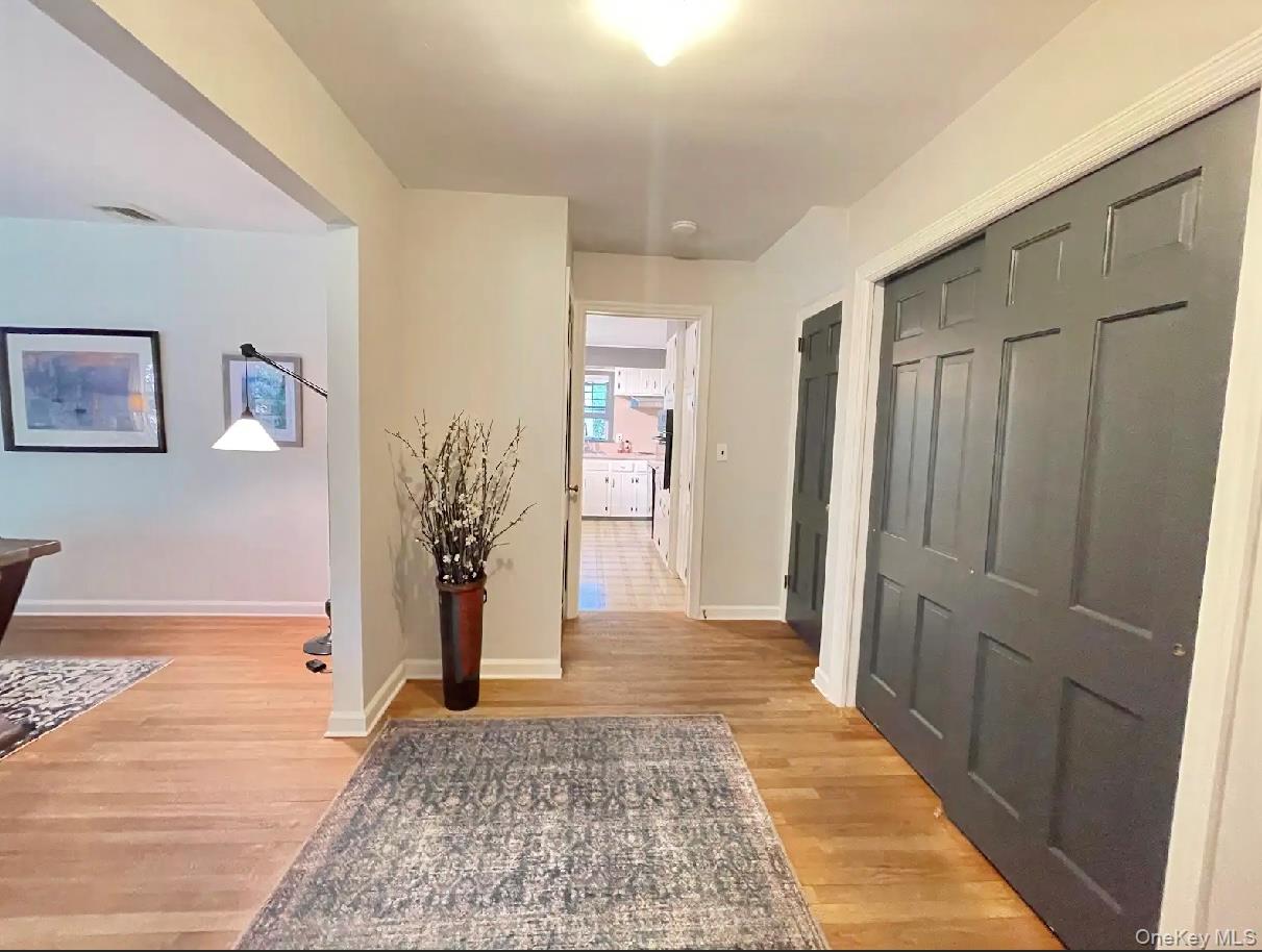 185 QUAKER Path, East Setauket, NY 11733