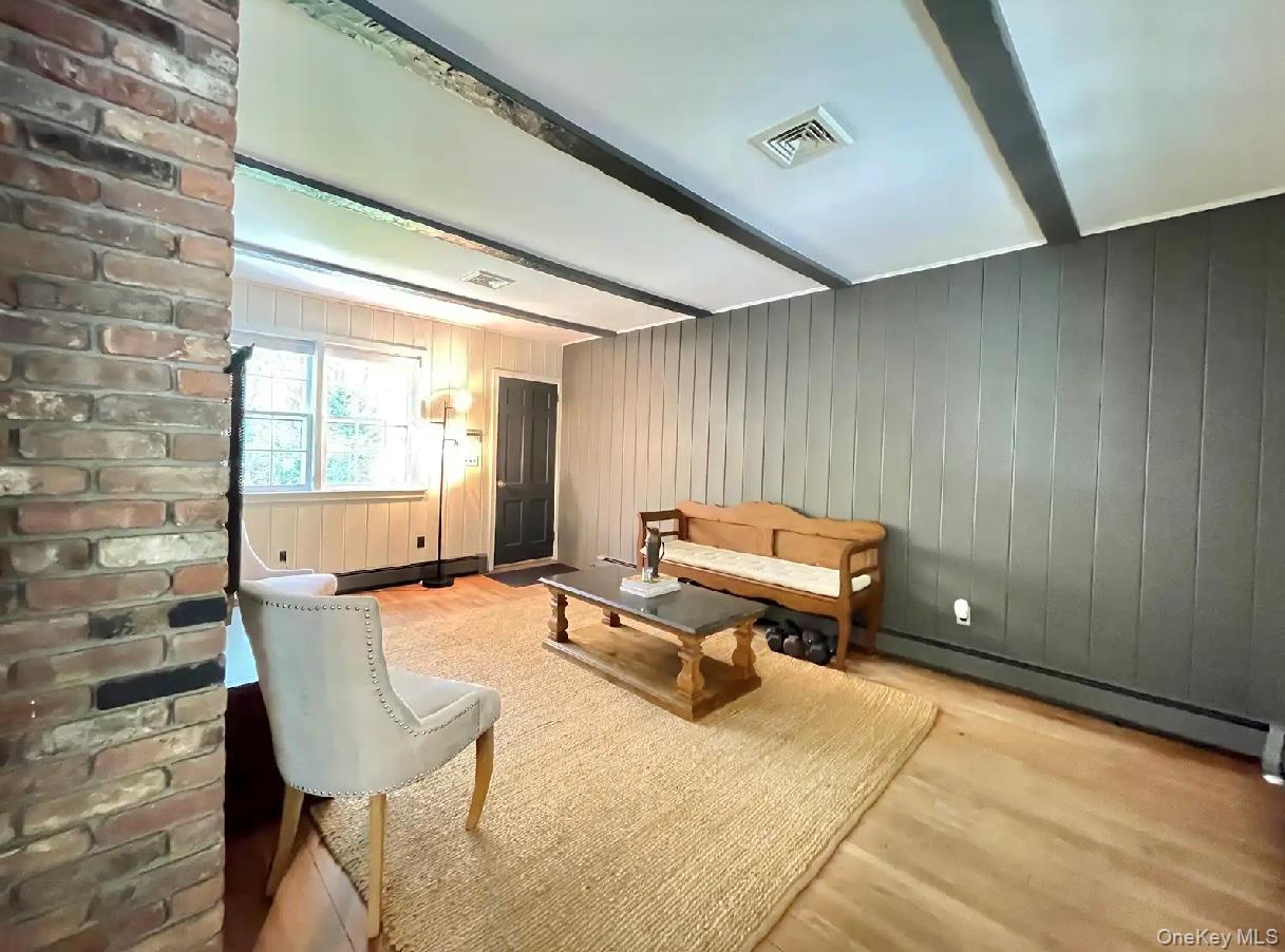 185 QUAKER Path, East Setauket, NY 11733