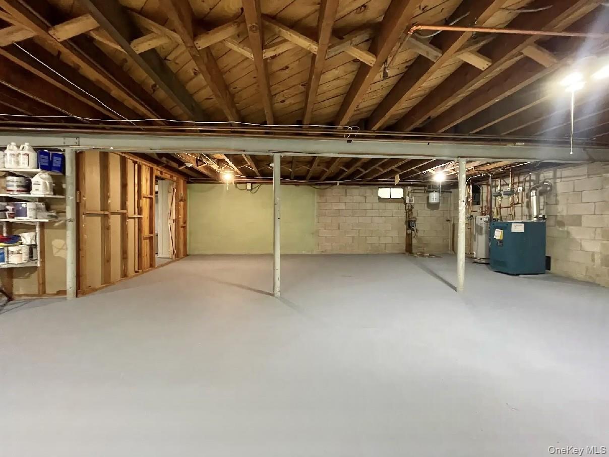 185 QUAKER Path, East Setauket, NY 11733