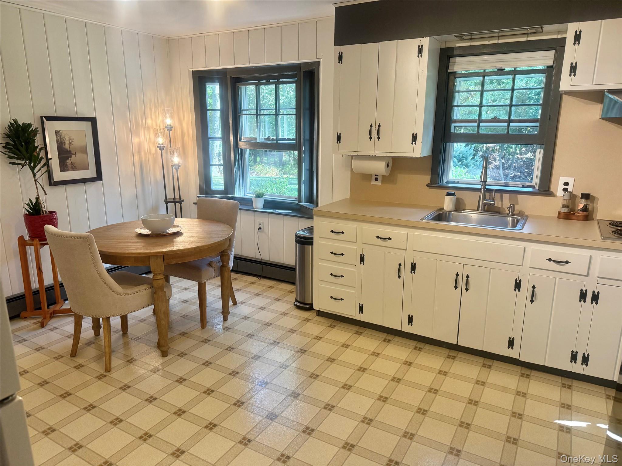 185 QUAKER Path, East Setauket, NY 11733