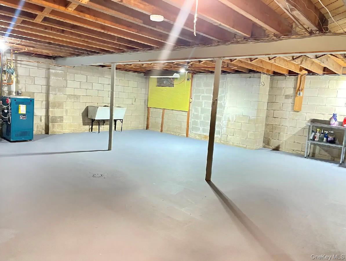 185 QUAKER Path, East Setauket, NY 11733