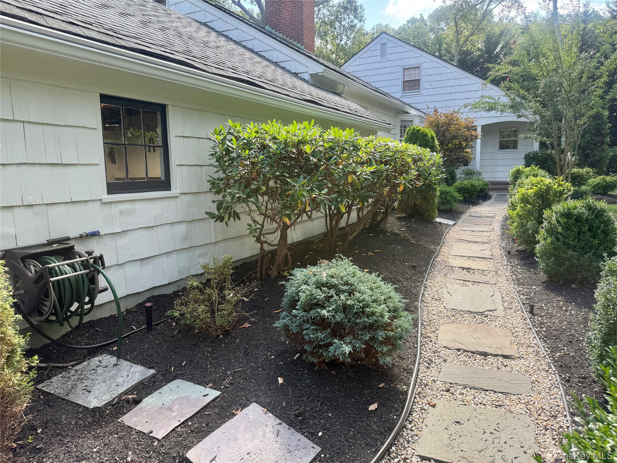 185 QUAKER Path, East Setauket, NY 11733