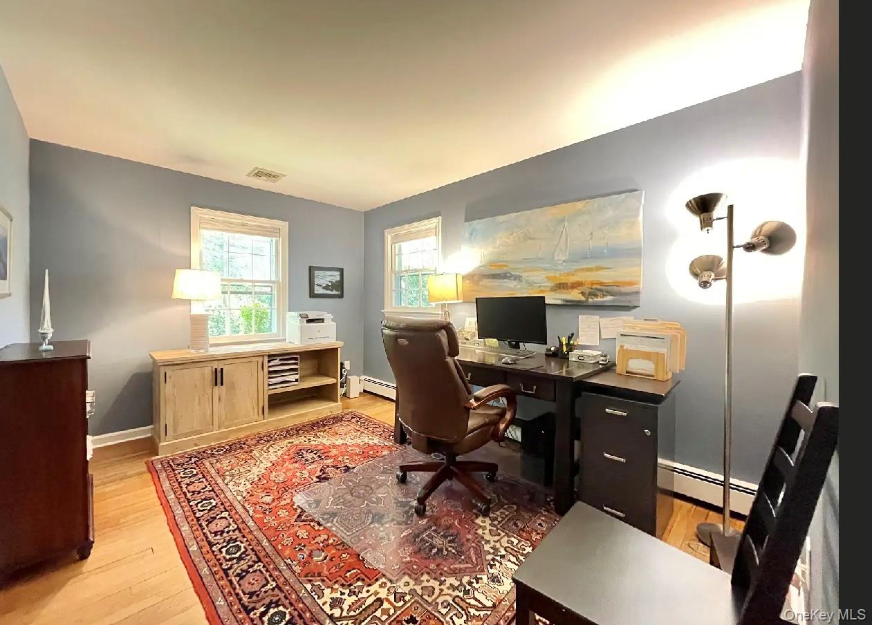 185 QUAKER Path, East Setauket, NY 11733