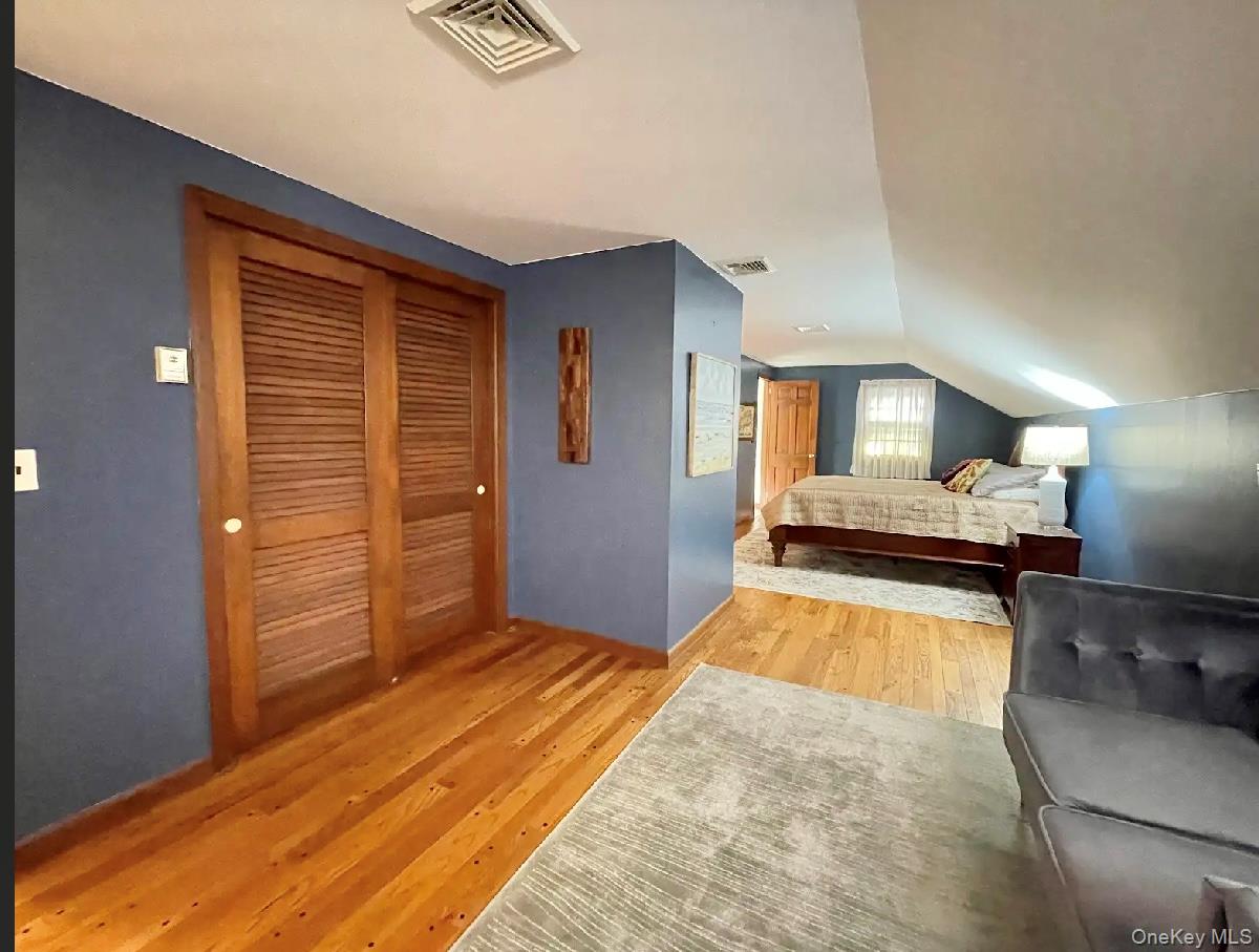 185 QUAKER Path, East Setauket, NY 11733