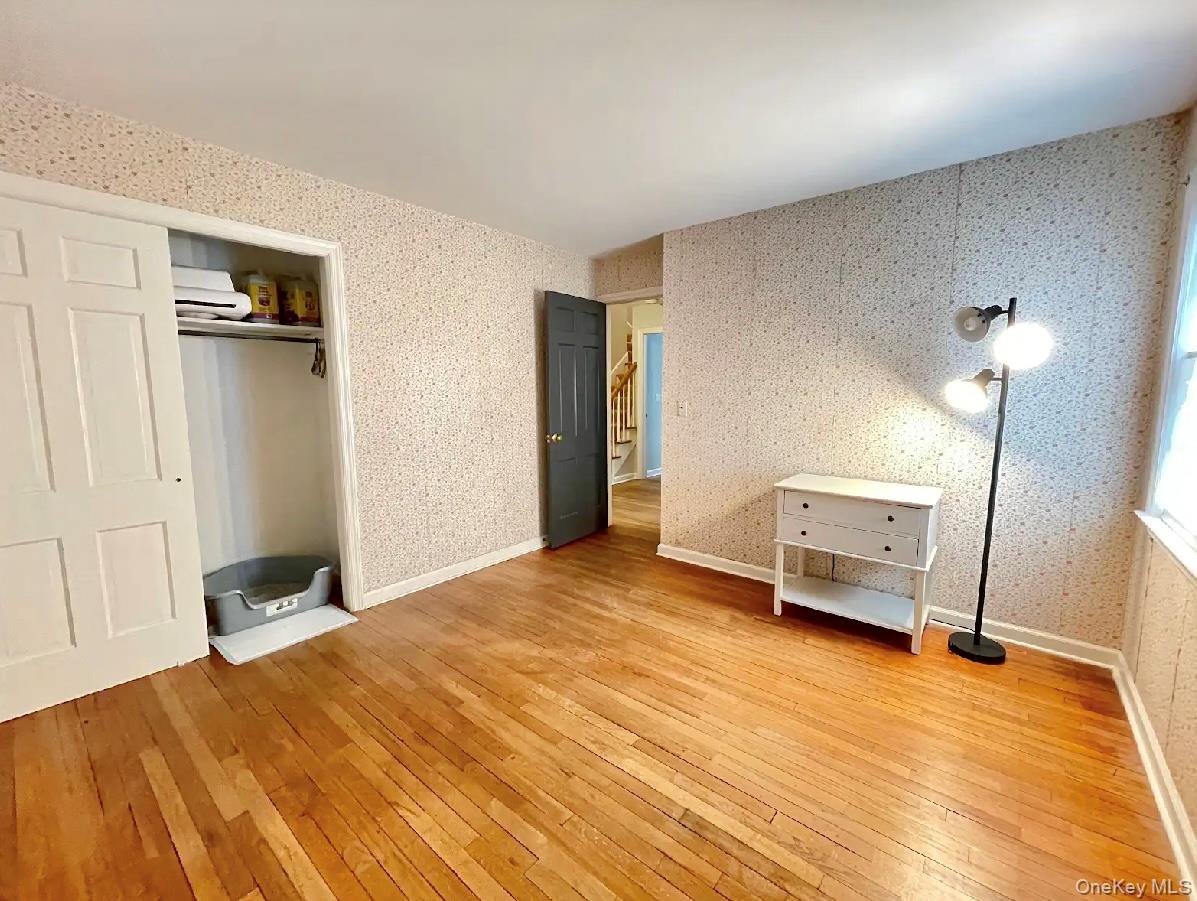 185 QUAKER Path, East Setauket, NY 11733