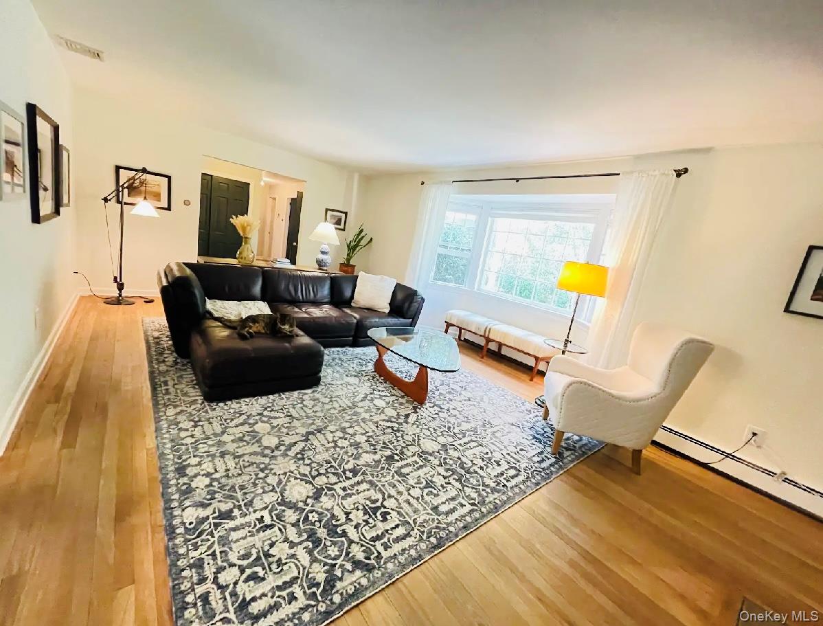 185 QUAKER Path, East Setauket, NY 11733