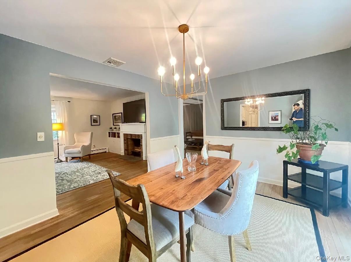 185 QUAKER Path, East Setauket, NY 11733