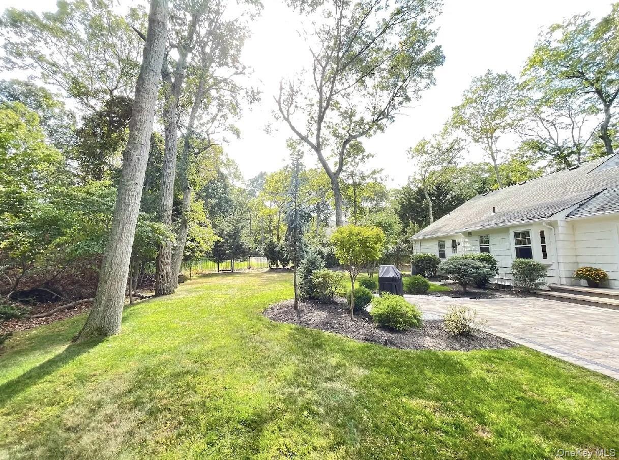 185 QUAKER Path, East Setauket, NY 11733