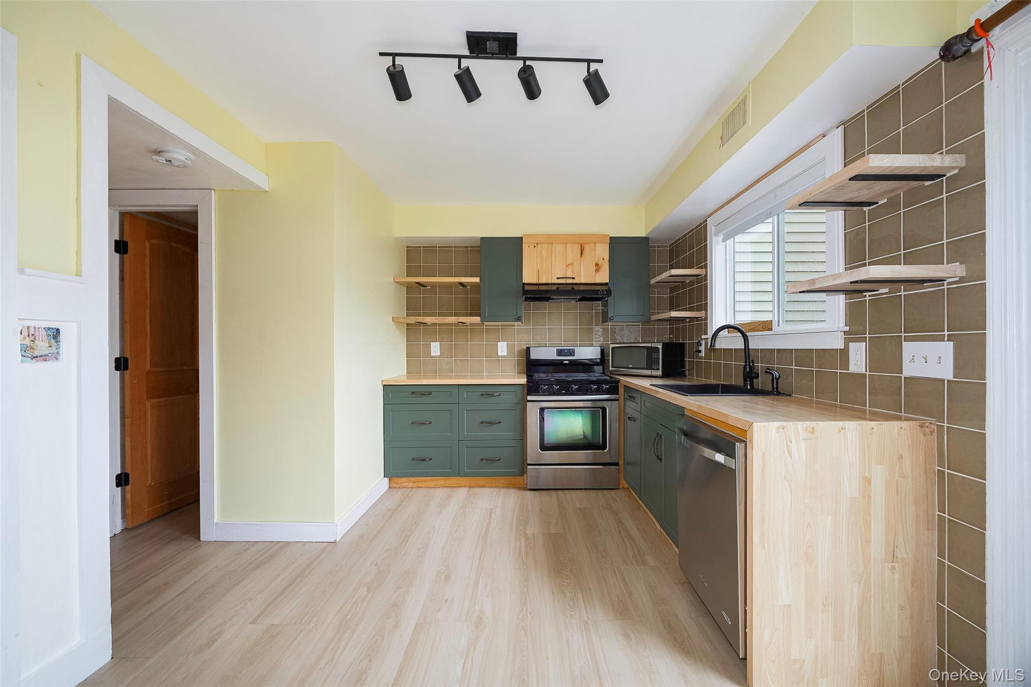 8 Sunny Brook Circle, Highland, NY 12528