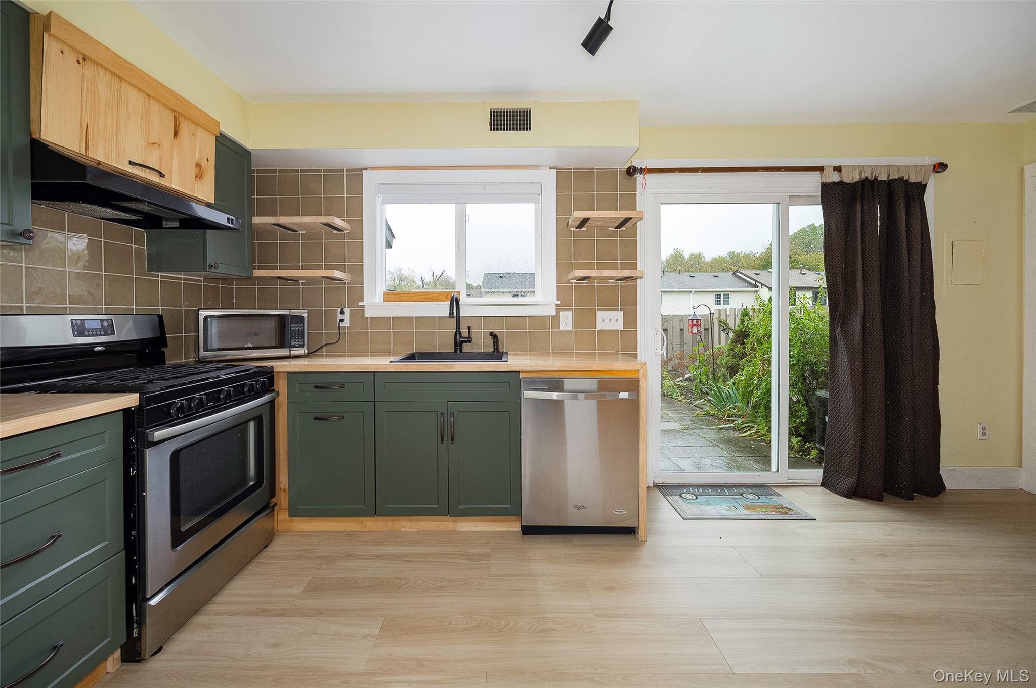 8 Sunny Brook Circle, Highland, NY 12528