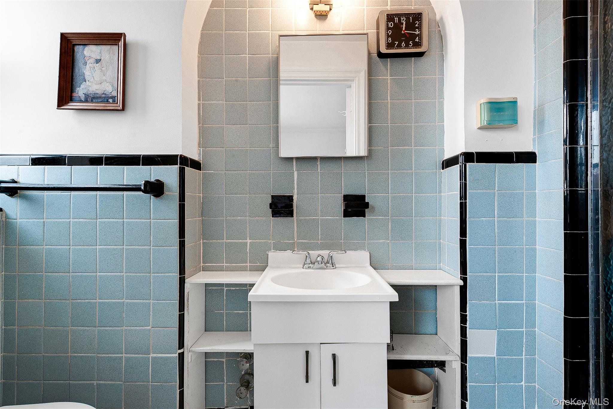 98-120 Queens Boulevard # 5/D, Rego Park, NY 11374