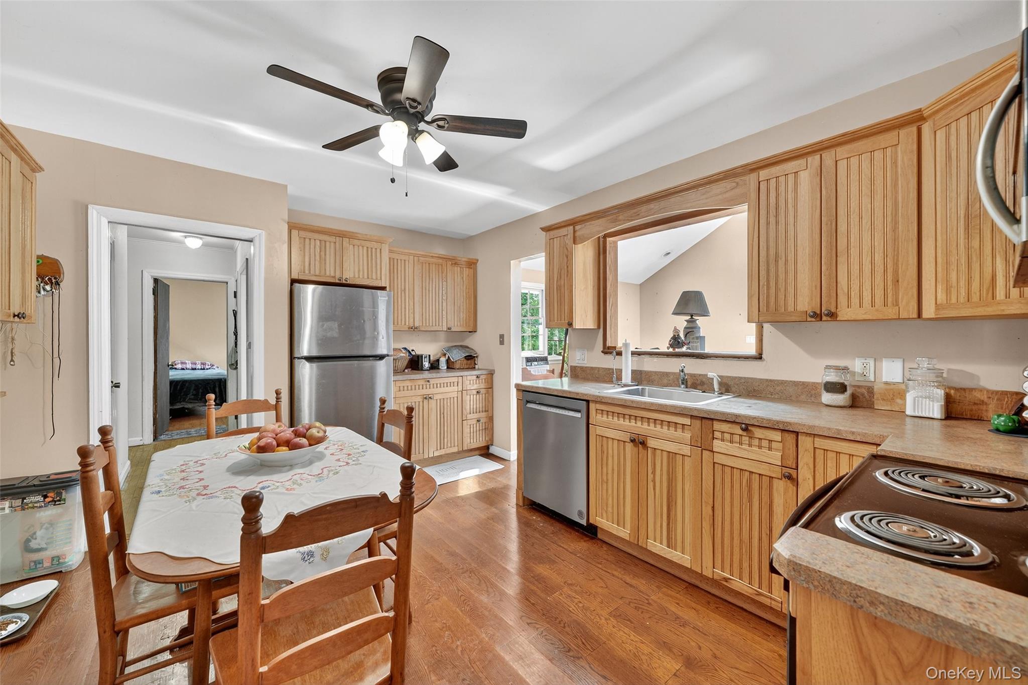 14 Halsey Place, Valhalla, NY 10595