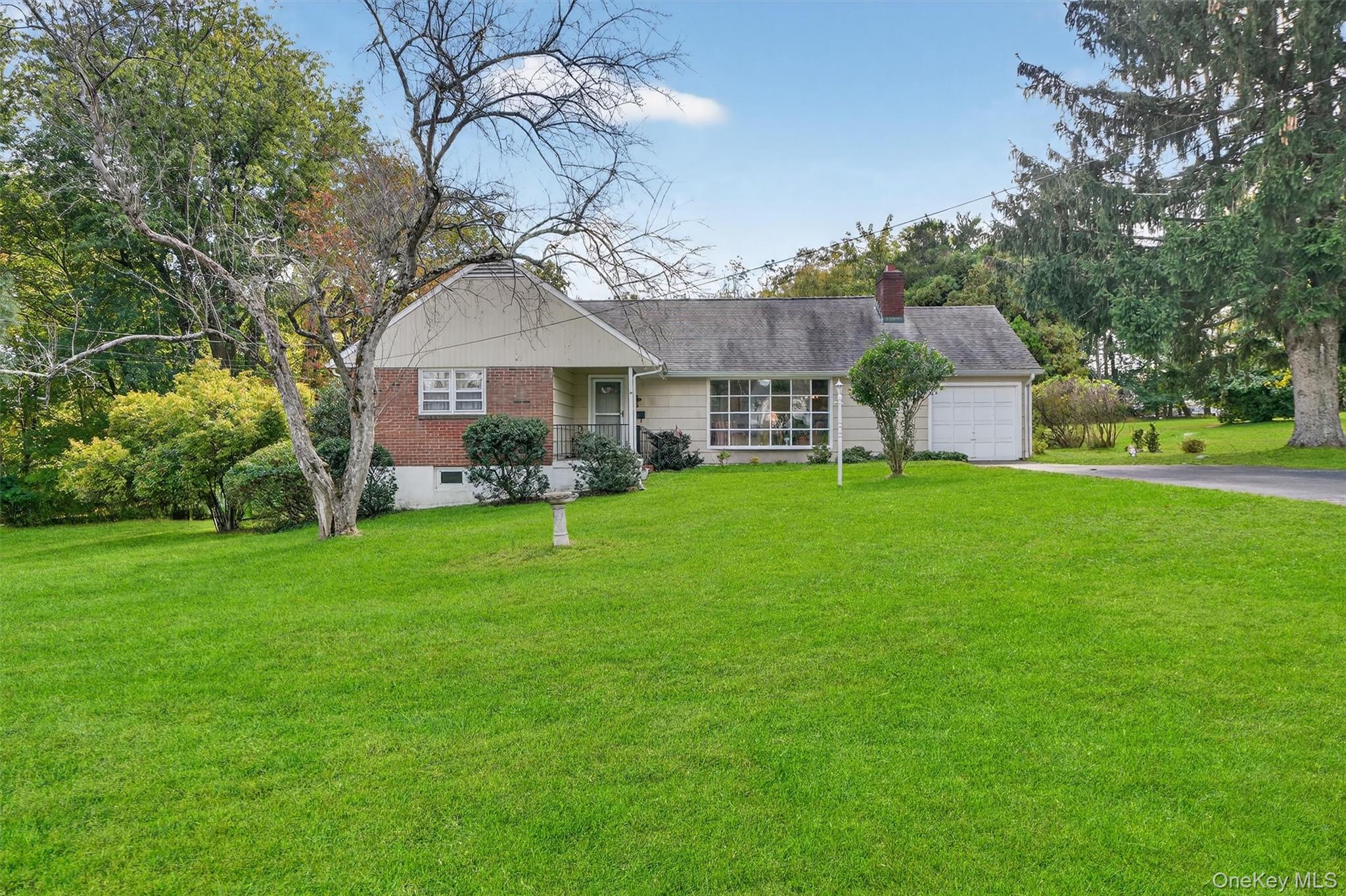 14 Halsey Place, Valhalla, NY 10595