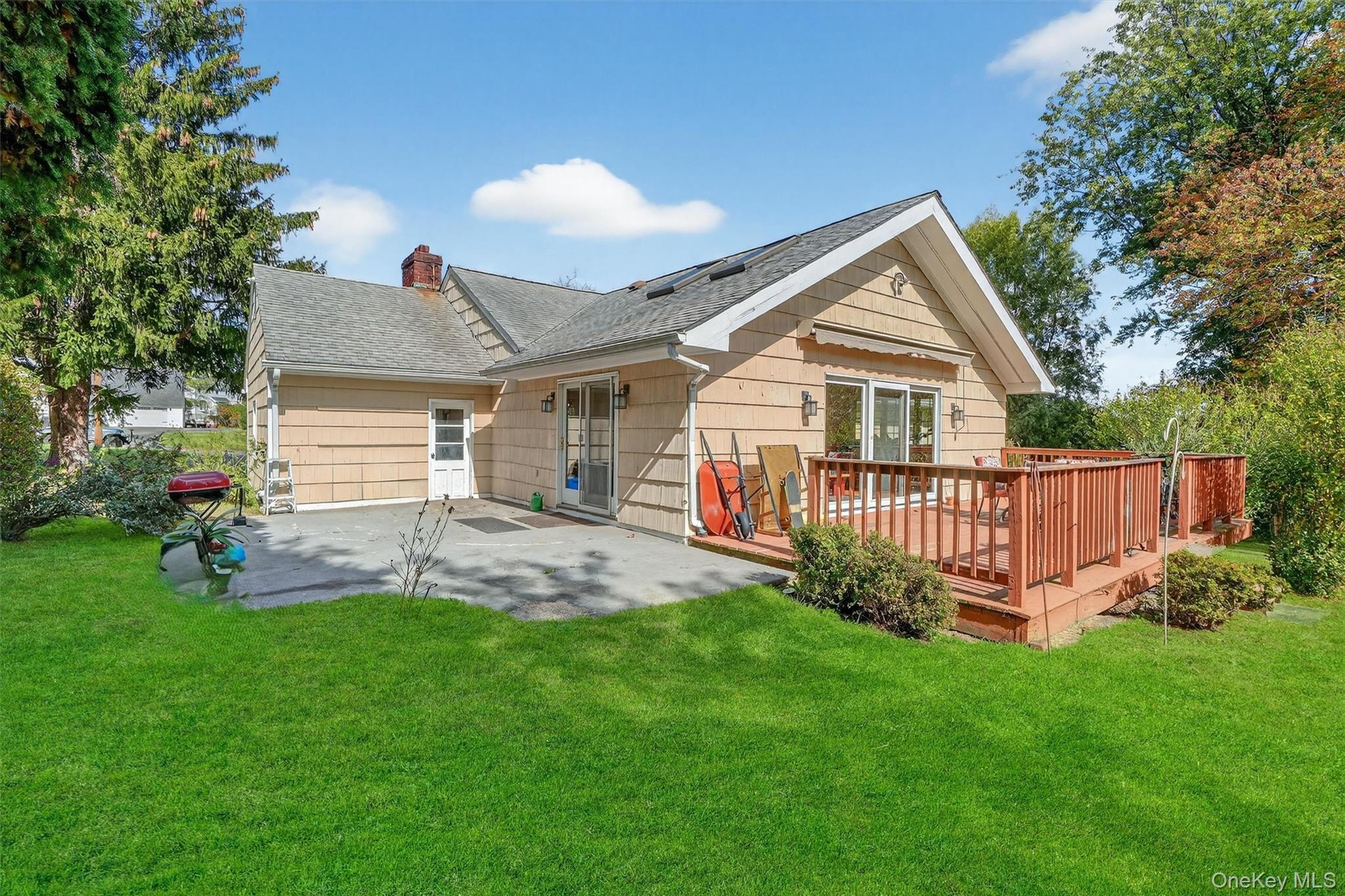 14 Halsey Place, Valhalla, NY 10595