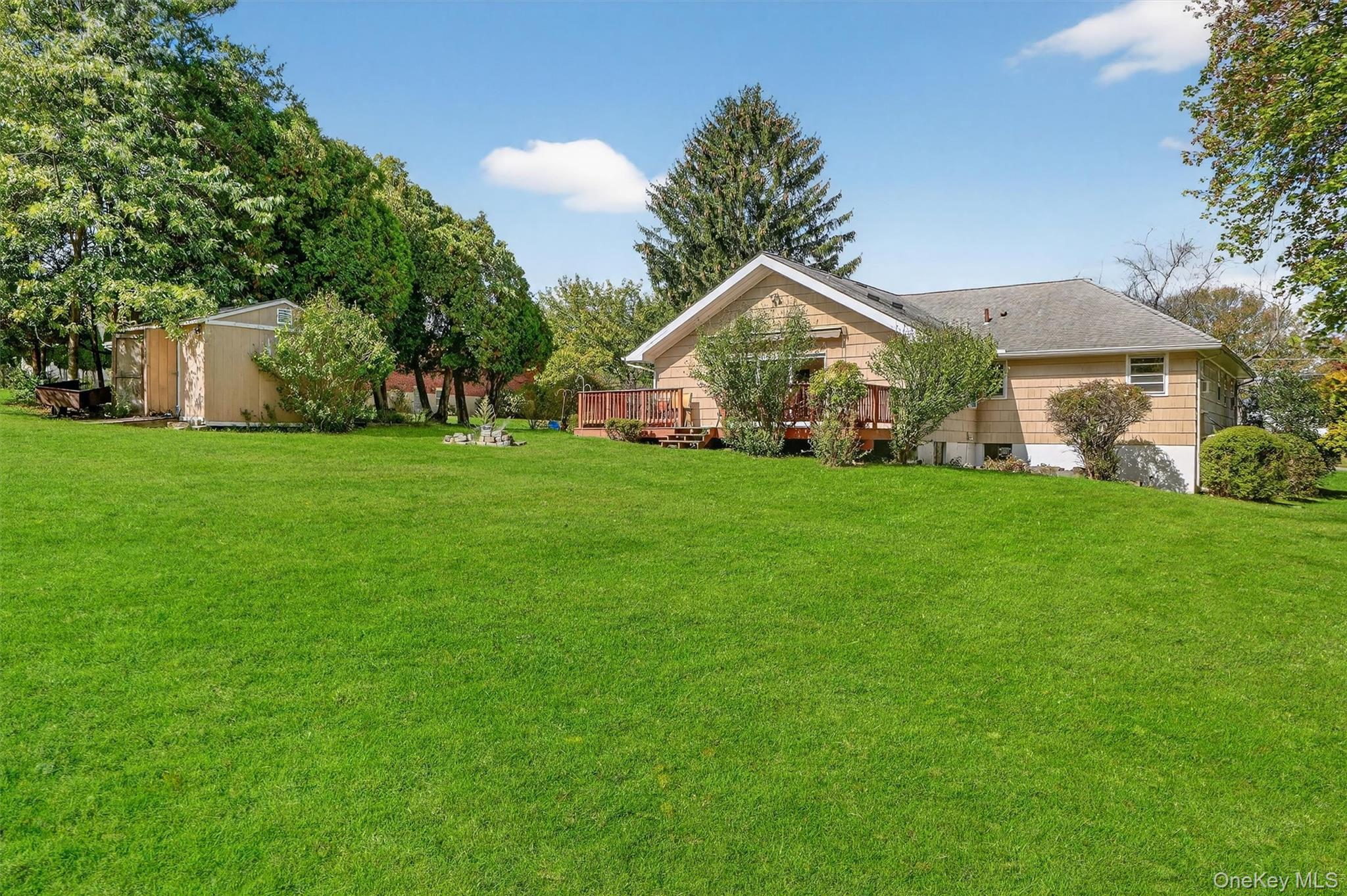 14 Halsey Place, Valhalla, NY 10595