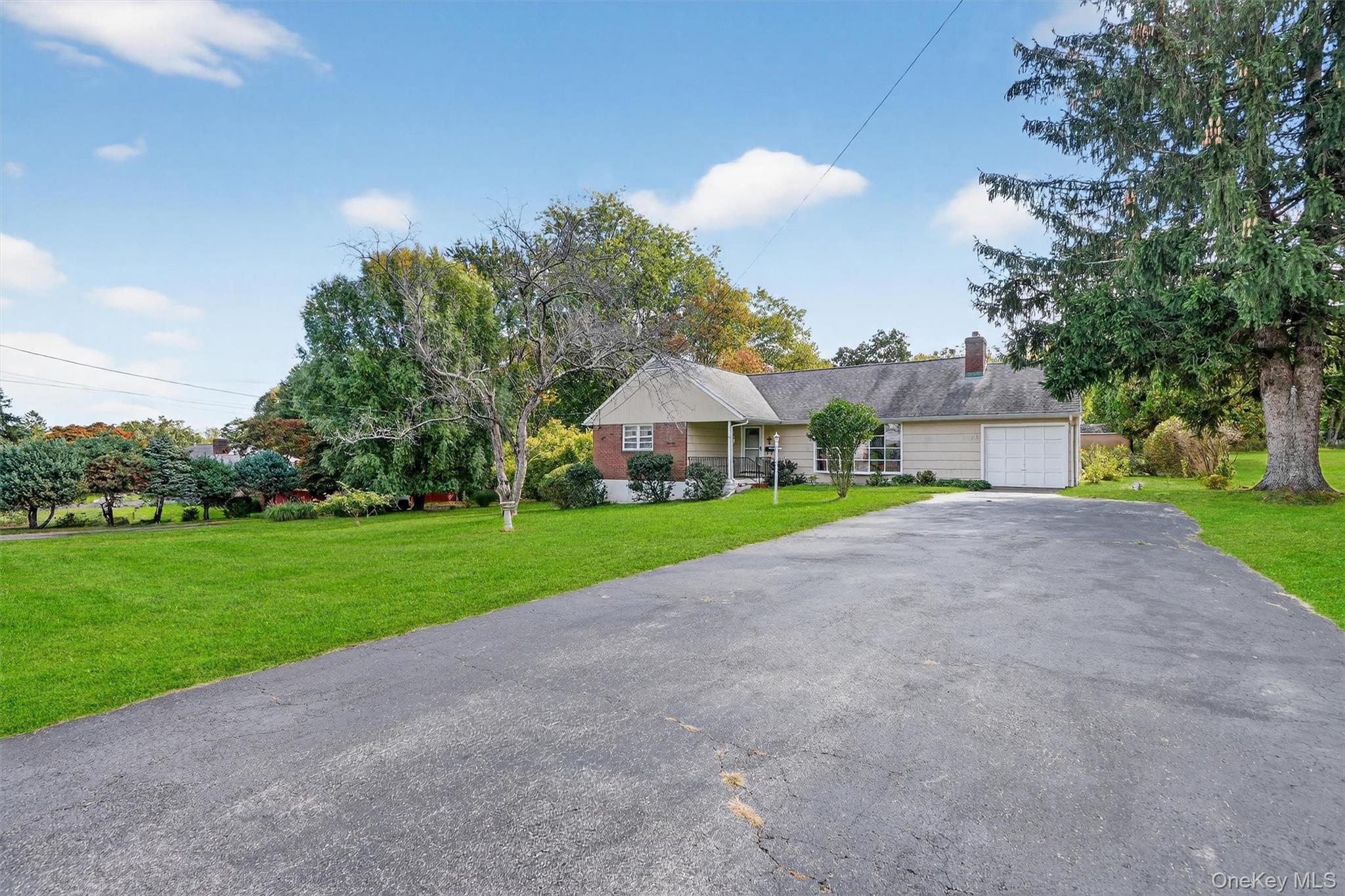 14 Halsey Place, Valhalla, NY 10595