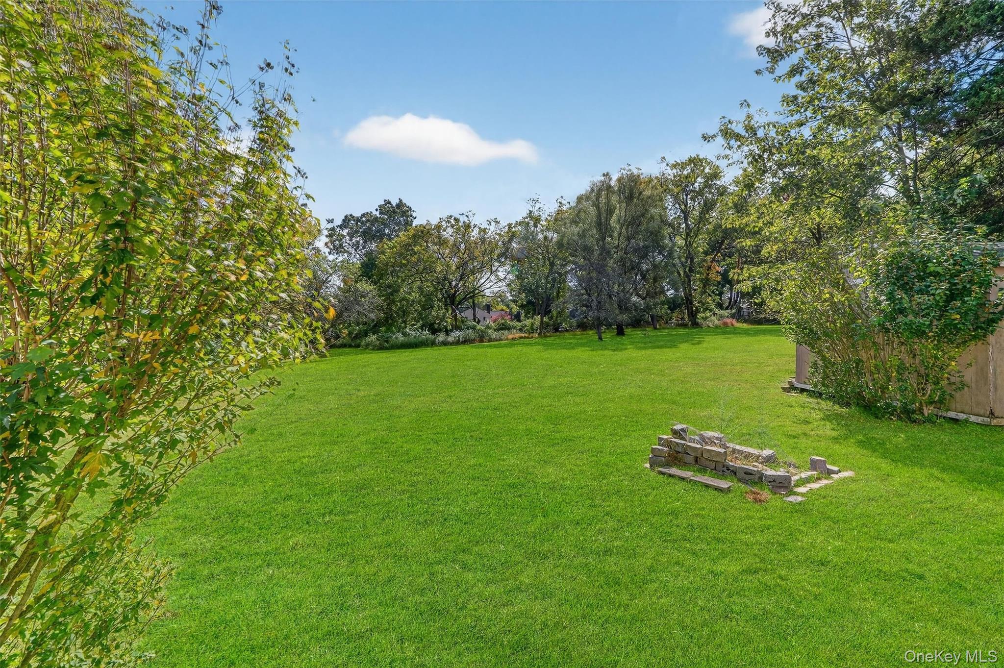 14 Halsey Place, Valhalla, NY 10595