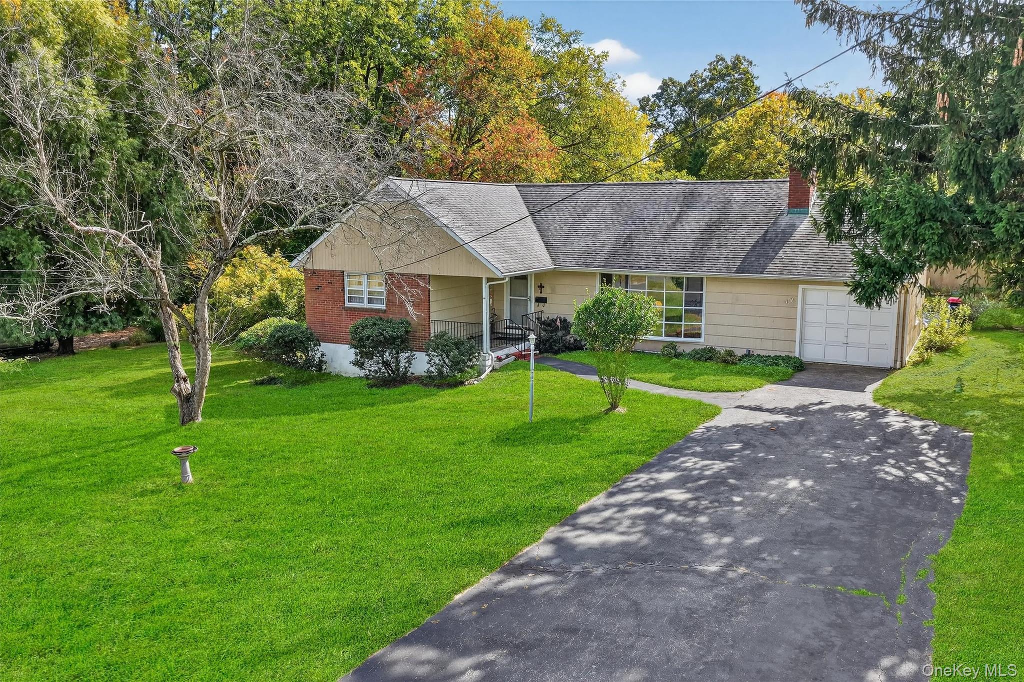 14 Halsey Place, Valhalla, NY 10595