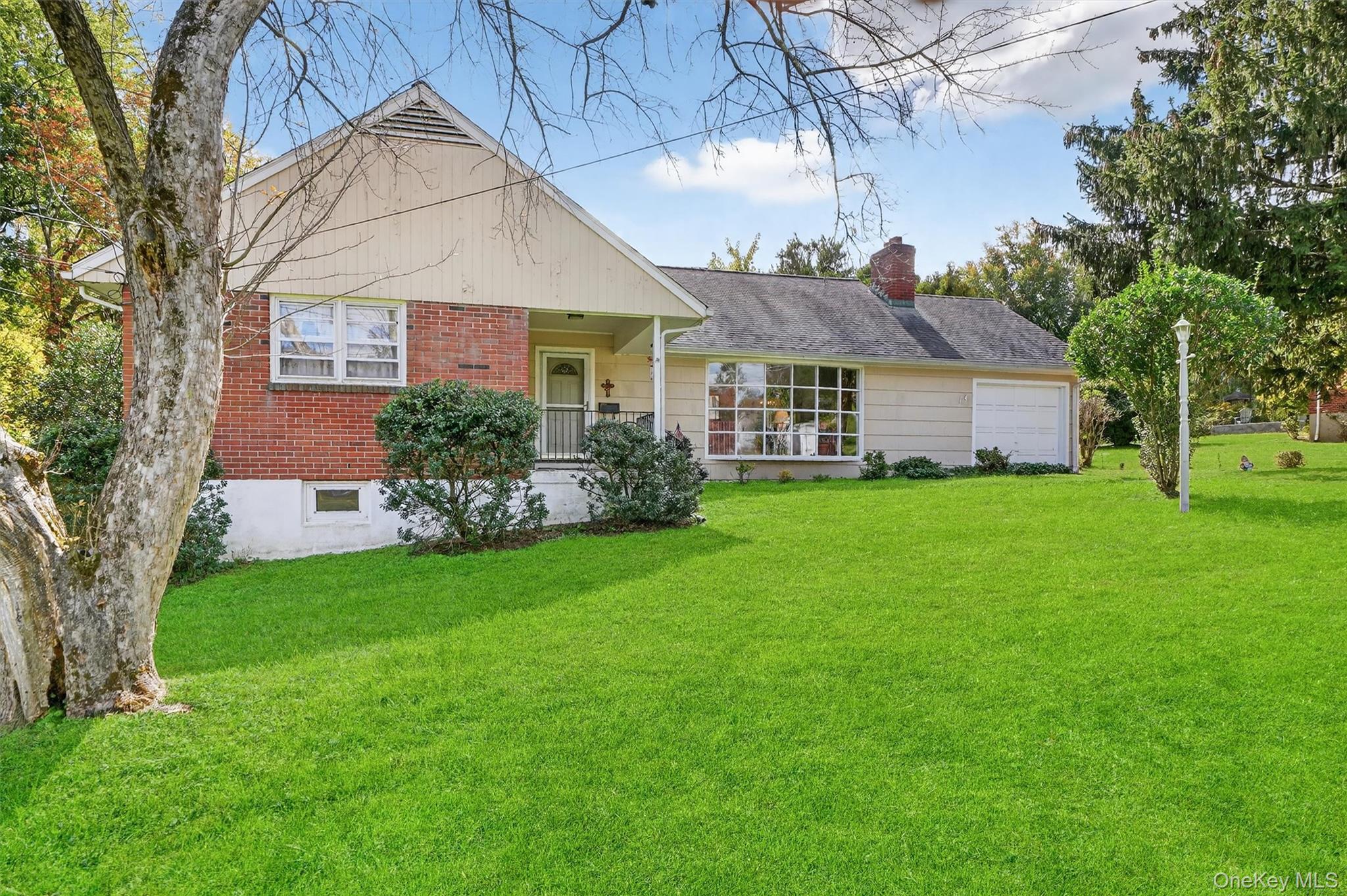 14 Halsey Place, Valhalla, NY 10595