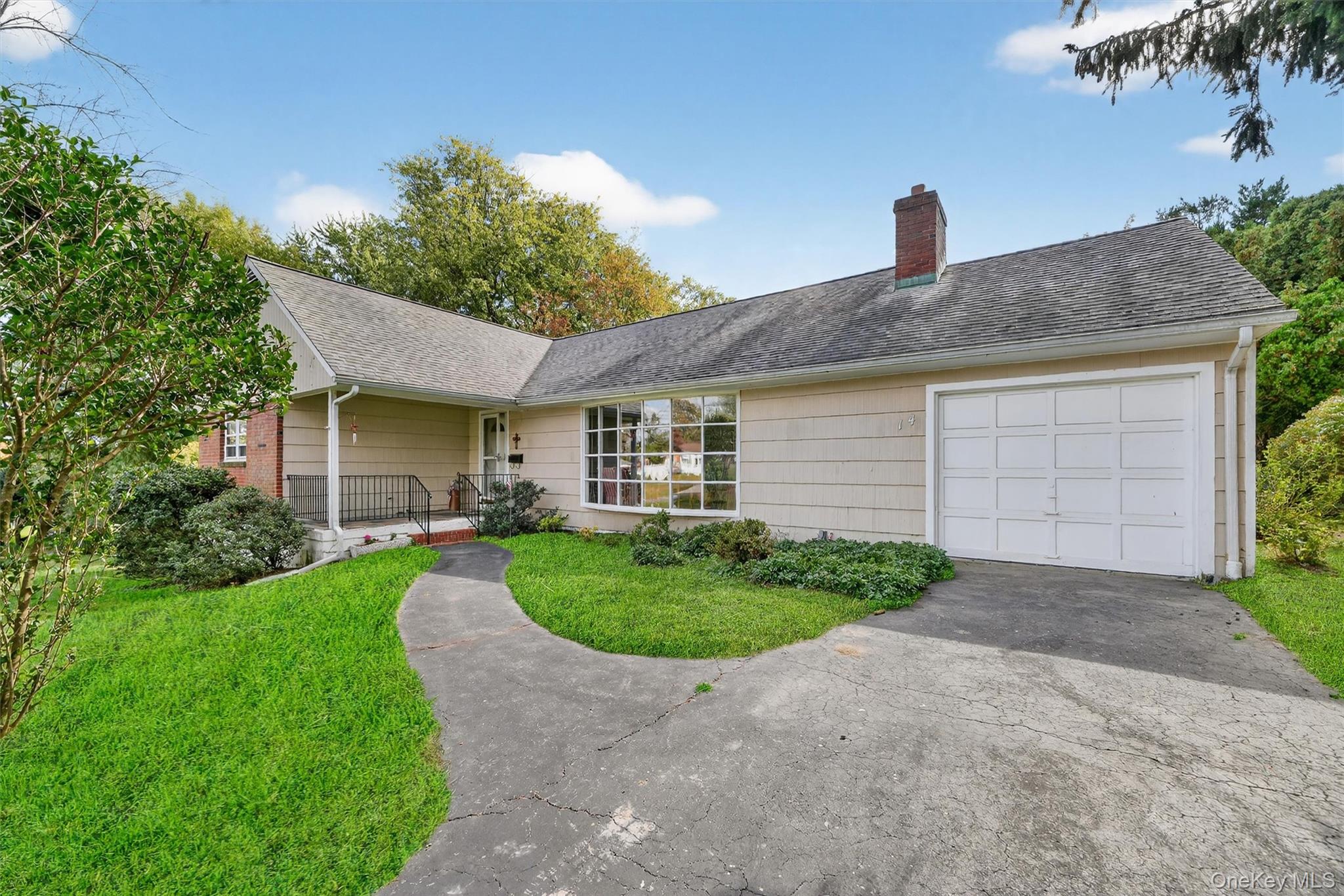 14 Halsey Place, Valhalla, NY 10595