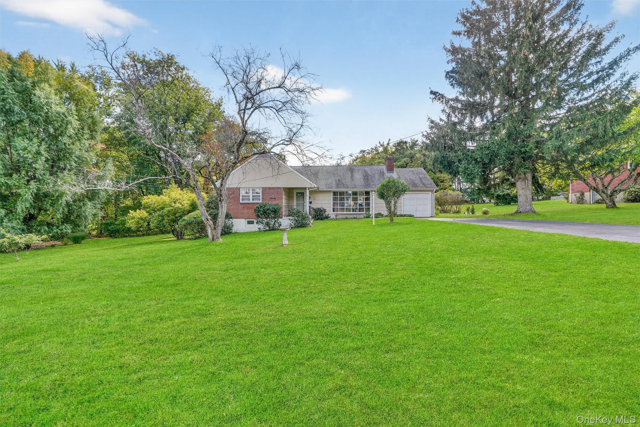 14 Halsey Place, Valhalla, NY 10595