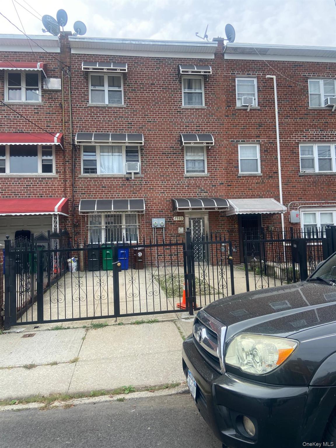 2923 N Mickle Avenue, Bronx, NY 10469