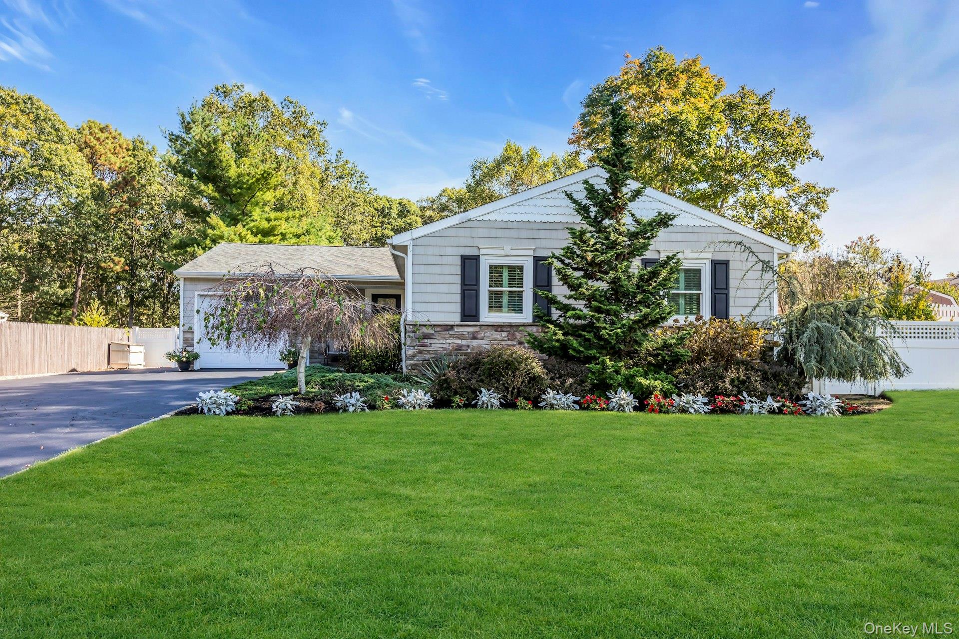 185 14th Avenue, Holtsville, NY 11742