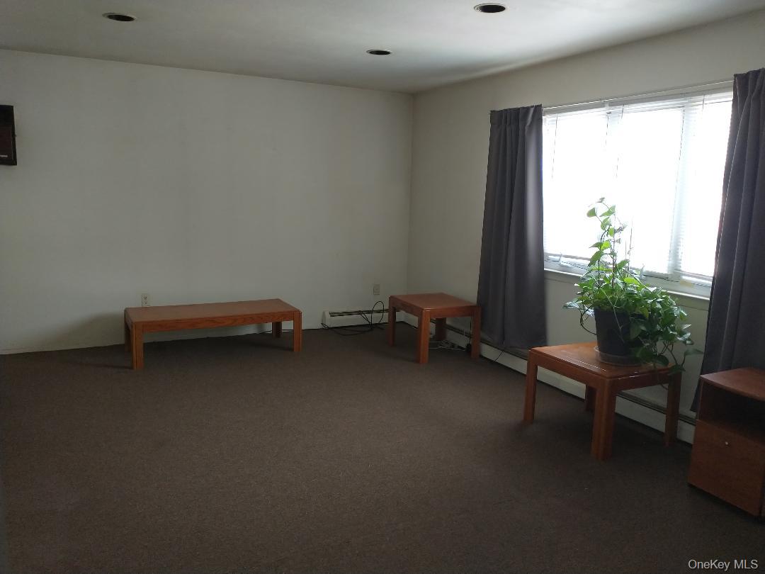 540 Oak Street, Copiague, NY 11726