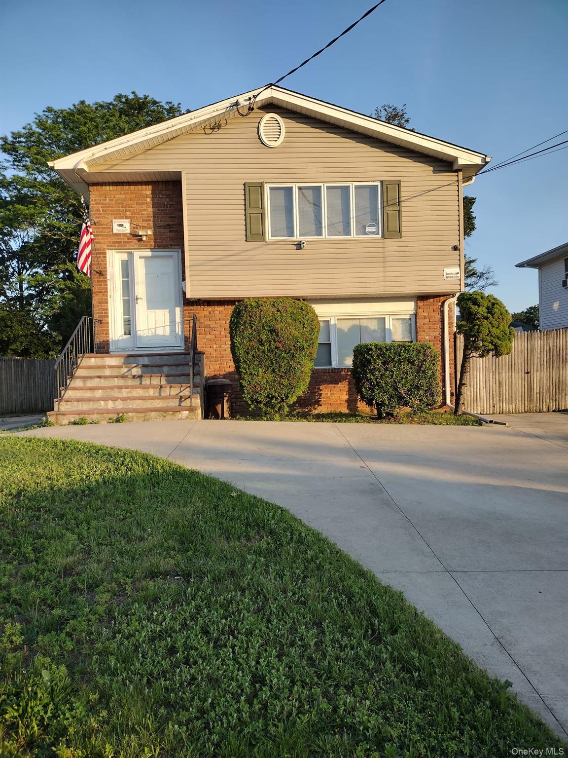 540 Oak Street, Copiague, NY 11726