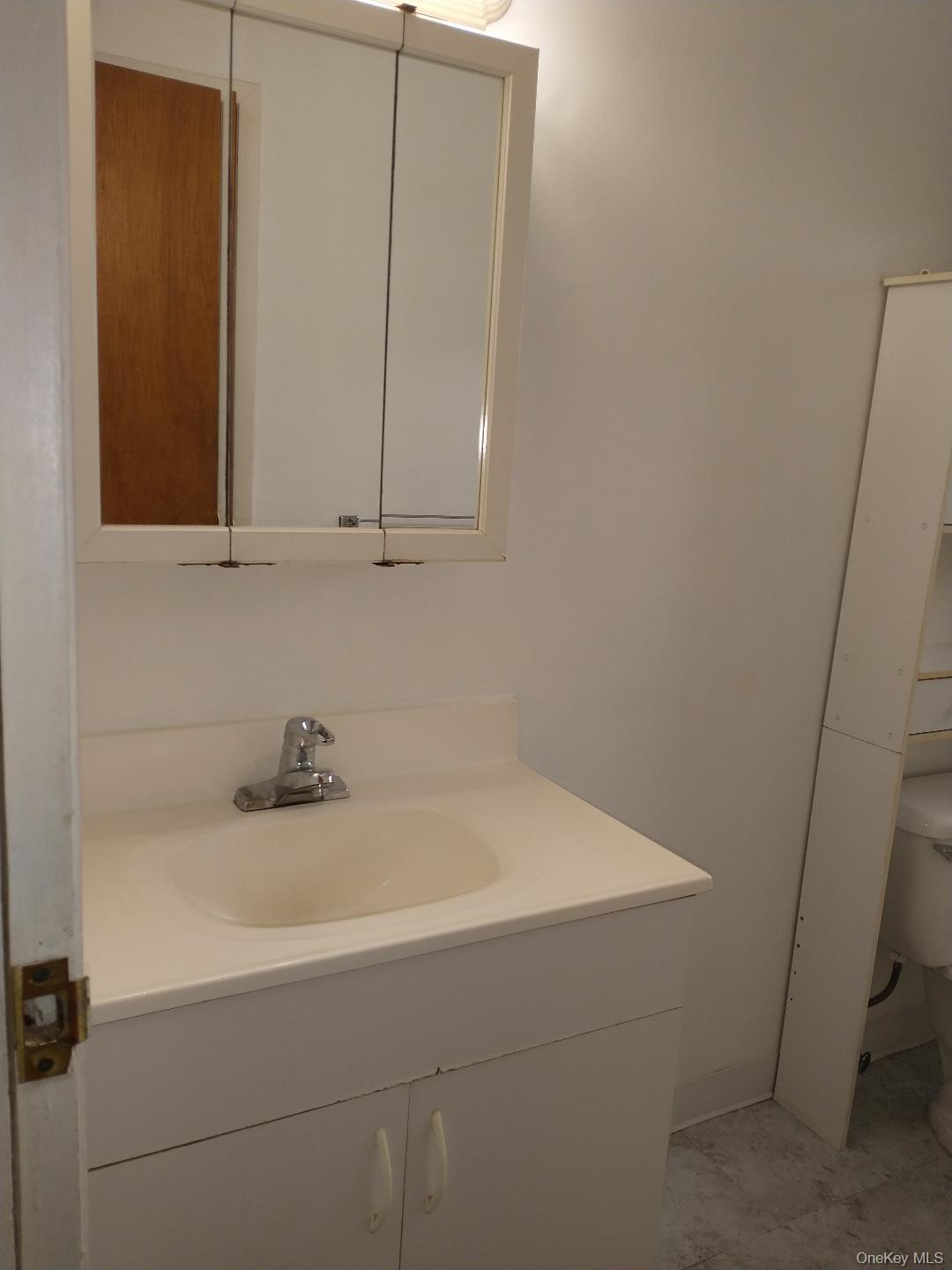 540 Oak Street, Copiague, NY 11726