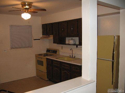 540 Oak Street, Copiague, NY 11726