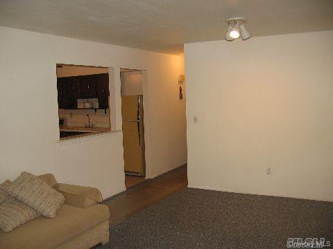 540 Oak Street, Copiague, NY 11726