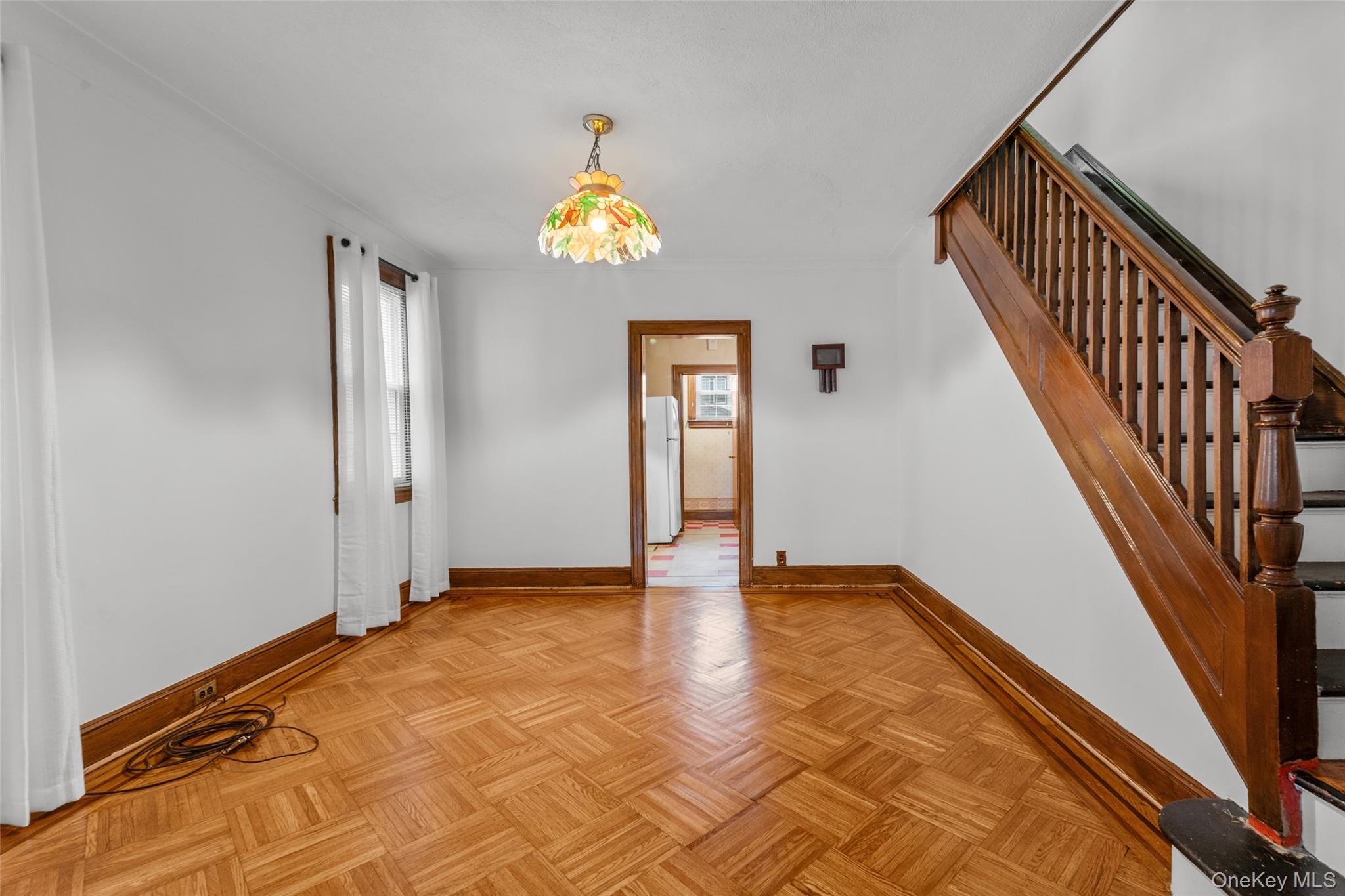 6924 67th Pl, Glendale, NY 11385