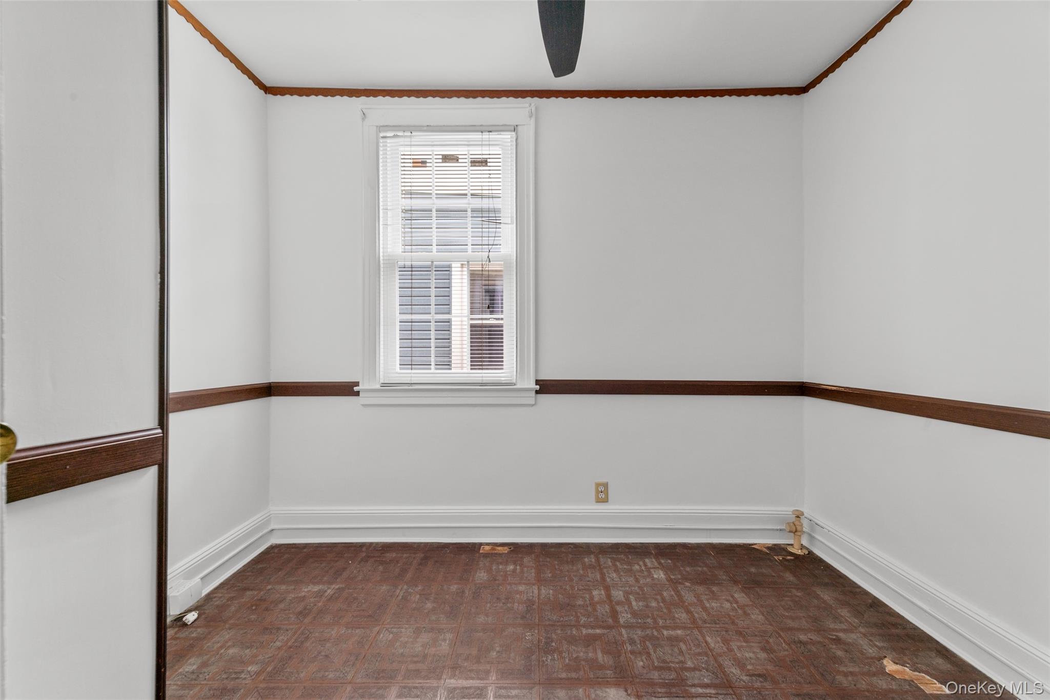 6924 67th Pl, Glendale, NY 11385