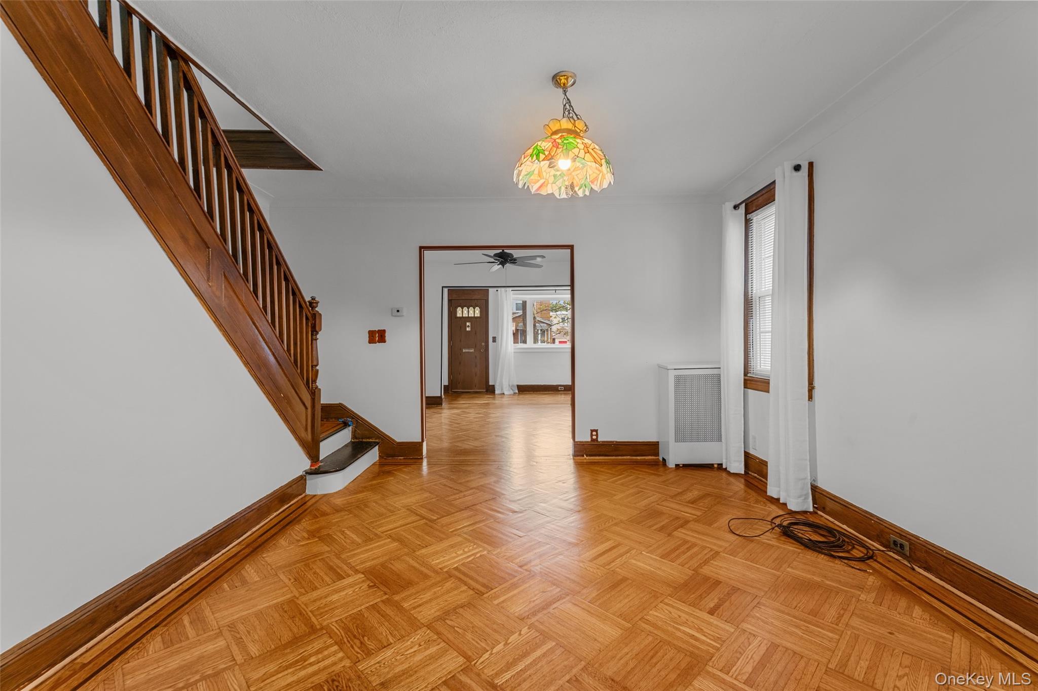 6924 67th Pl, Glendale, NY 11385