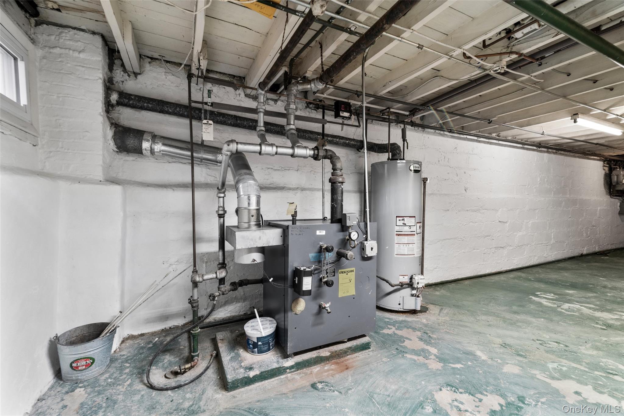 6924 67th Pl, Glendale, NY 11385