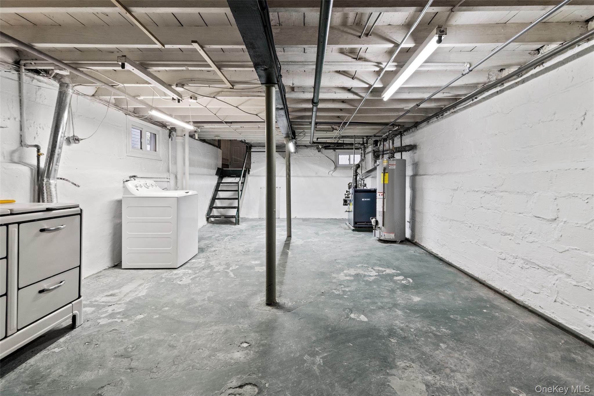 6924 67th Pl, Glendale, NY 11385