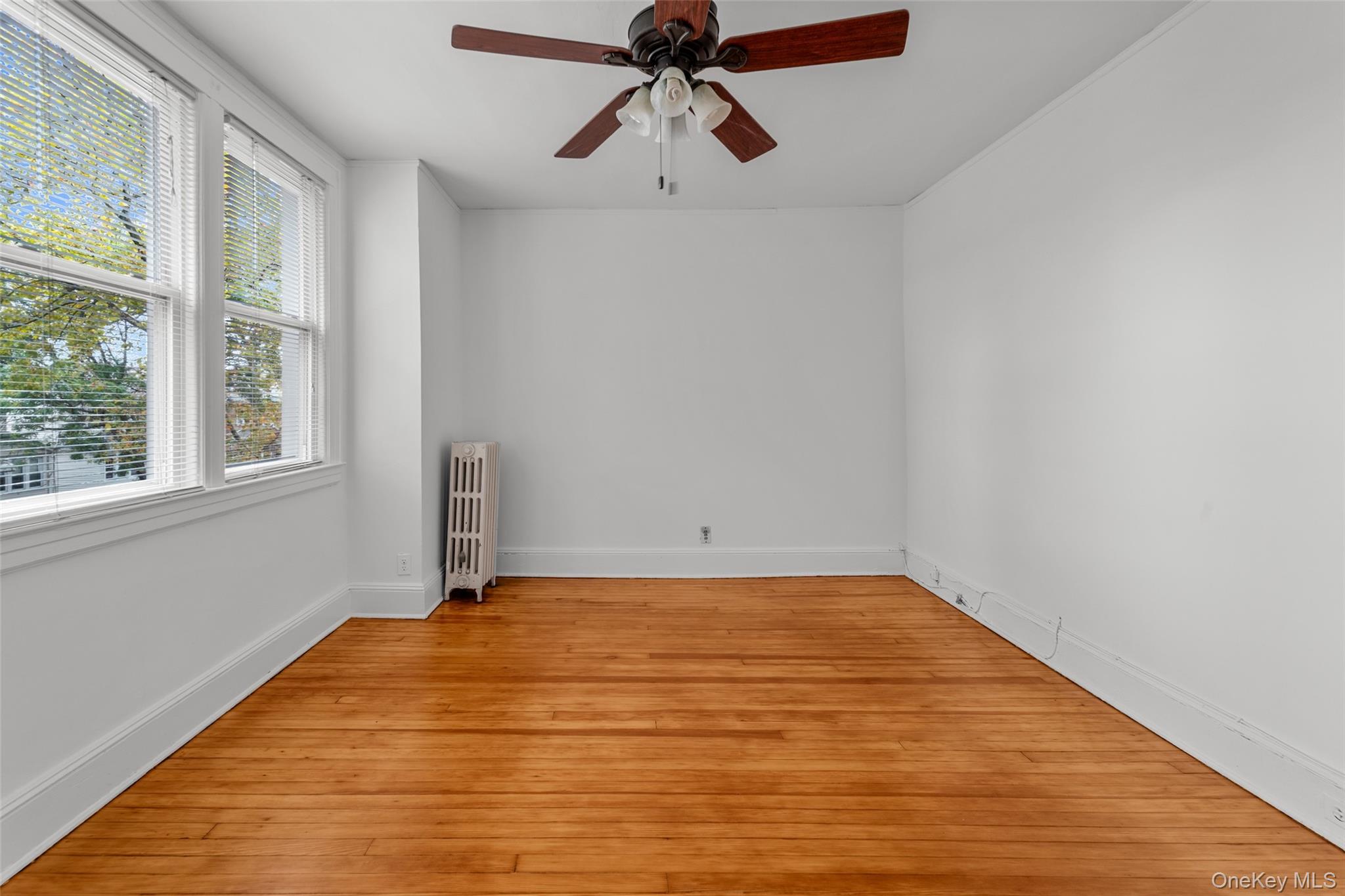 6924 67th Pl, Glendale, NY 11385