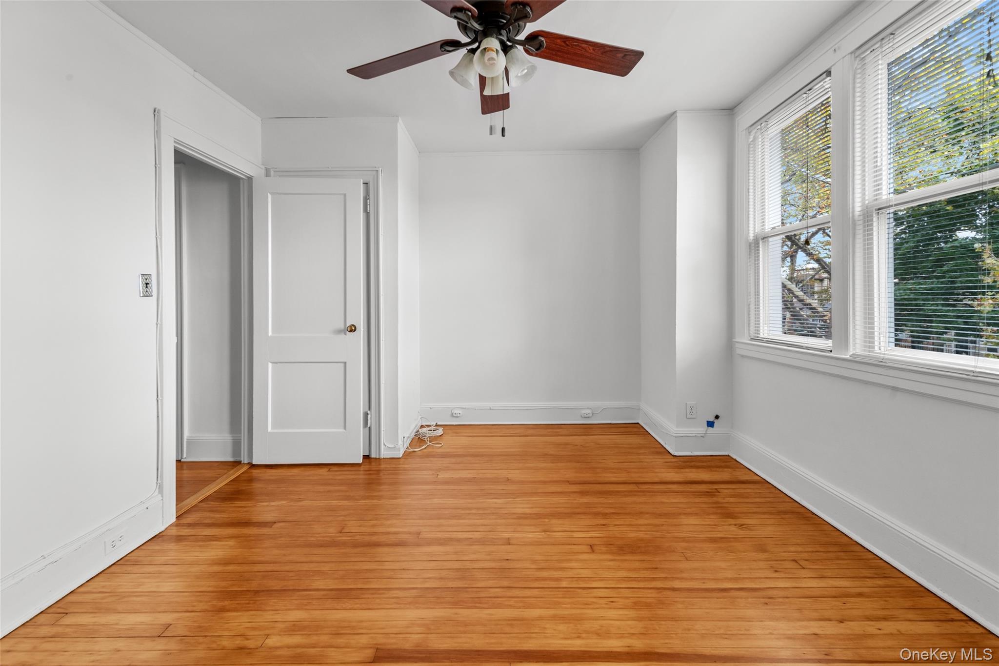 6924 67th Pl, Glendale, NY 11385