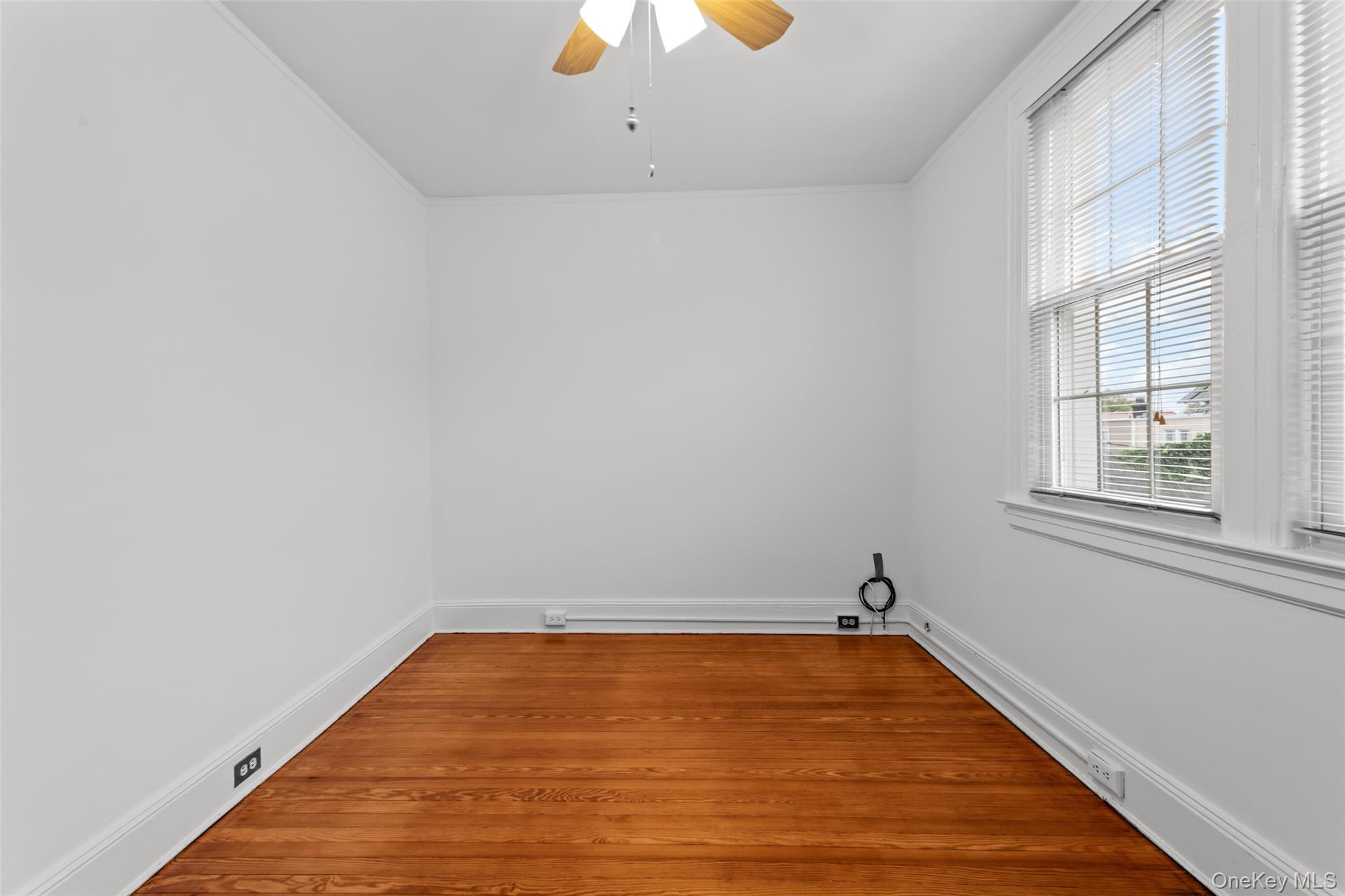 6924 67th Pl, Glendale, NY 11385