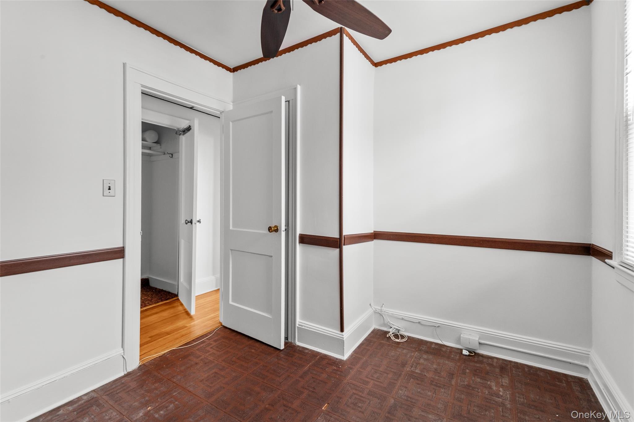 6924 67th Pl, Glendale, NY 11385