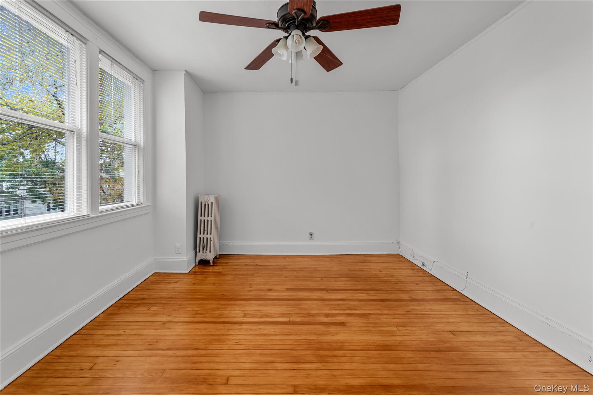 6924 67th Pl, Glendale, NY 11385