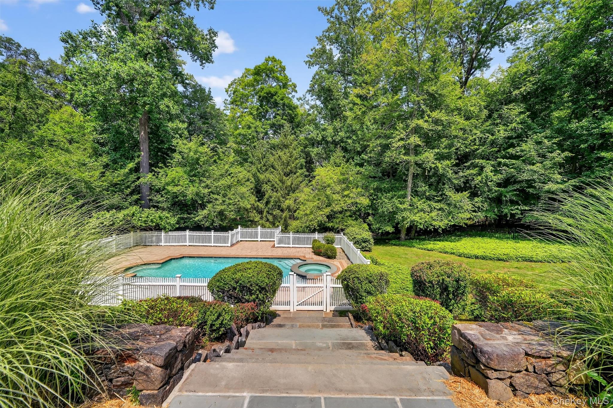 9 Flanders Lane, Cortlandt Manor, NY 10567