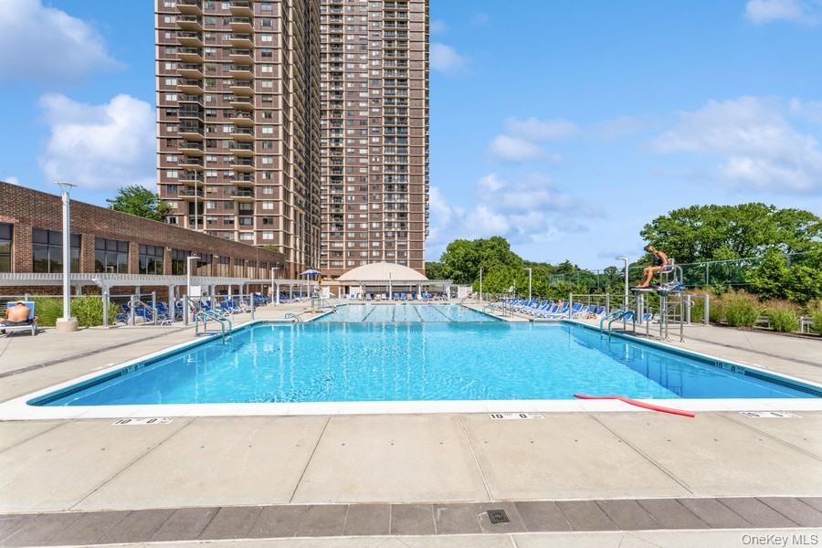 27110 Grand Central Parkway # 2E, Floral Park, NY 11005