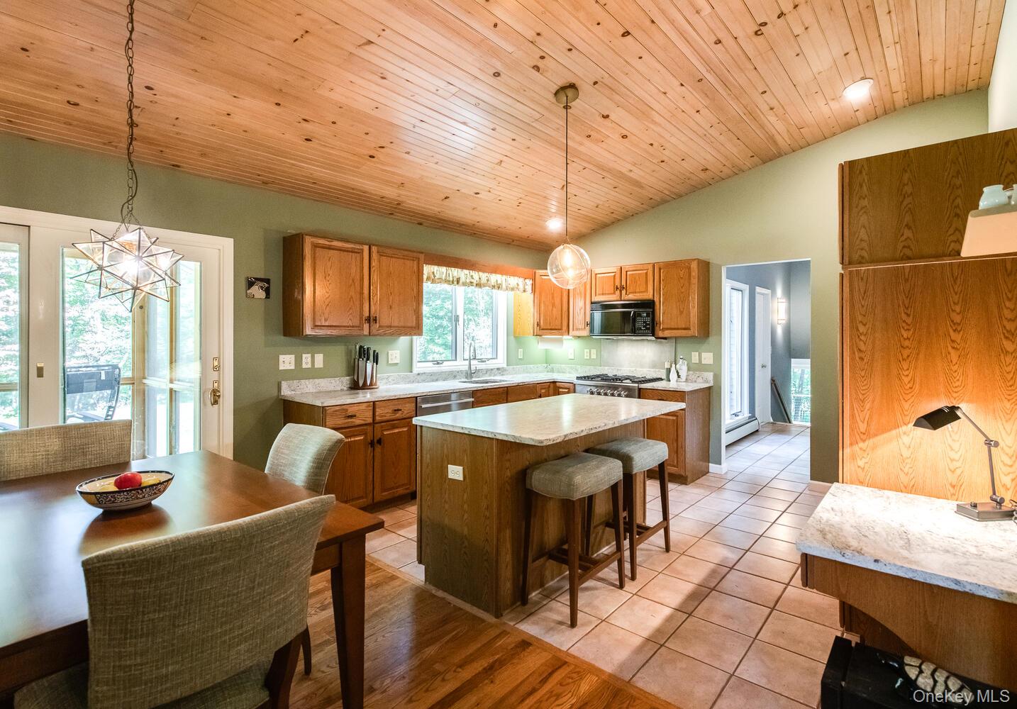 10 Glen View Drive, Red Hook, NY 12571