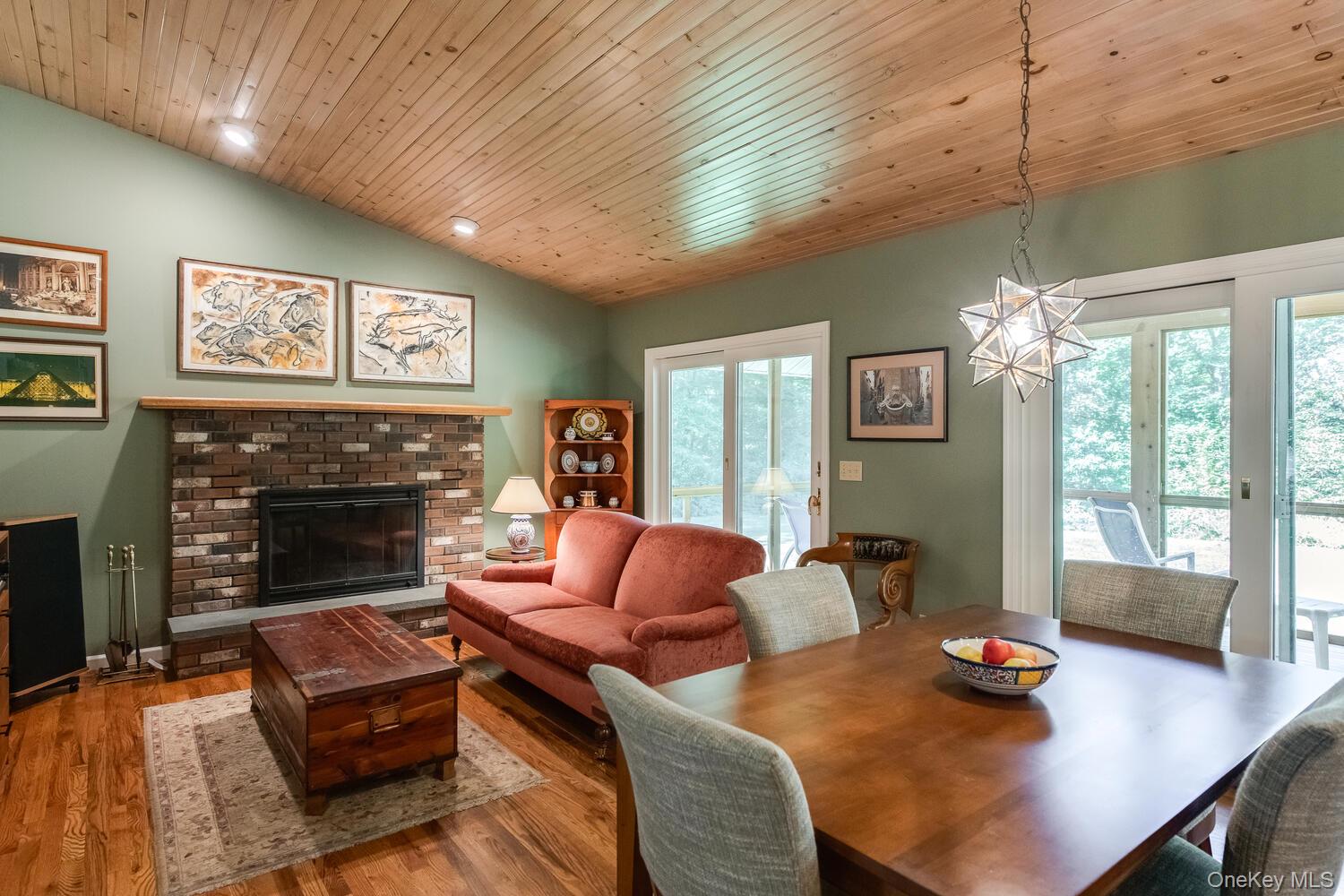 10 Glen View Drive, Red Hook, NY 12571