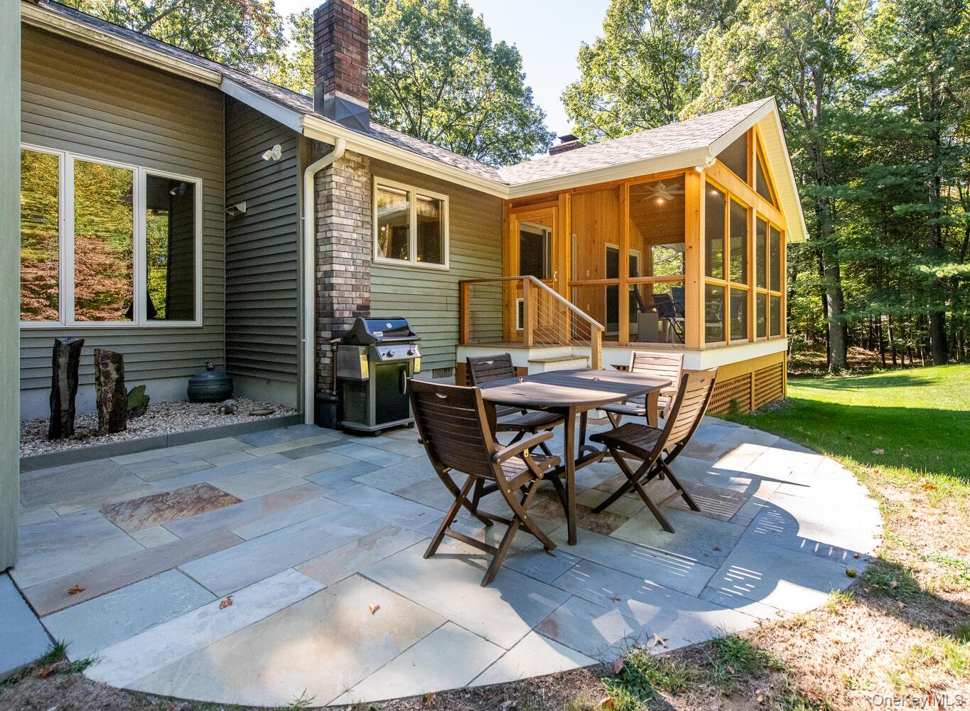 10 Glen View Drive, Red Hook, NY 12571