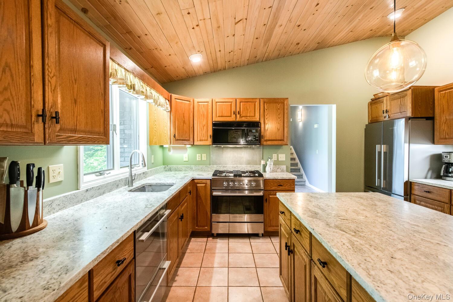 10 Glen View Drive, Red Hook, NY 12571