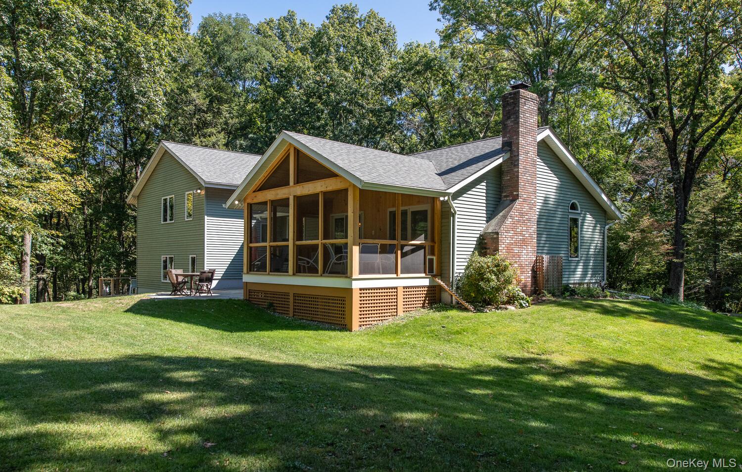 10 Glen View Drive, Red Hook, NY 12571